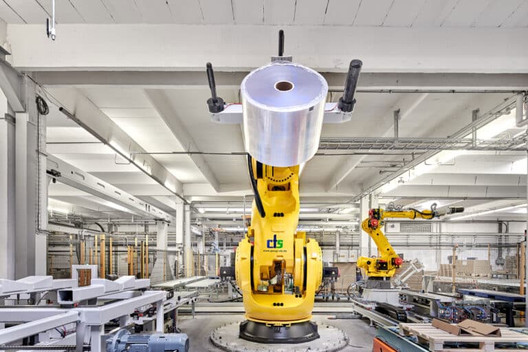 cts group handlingsanlage lösung automatisierung roboter folienrollen schwerlast industrieroboter sonderpaletten handlingsaufgaben fertigungsautomatisierung